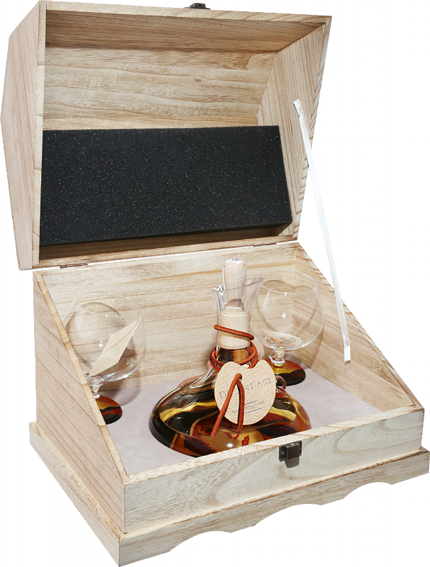 Граппа ди Бароло Инвеккьята Мадзетти д’Альтавилла в подарочной упаковке с 2-мя бокалами 2018 0.7 л